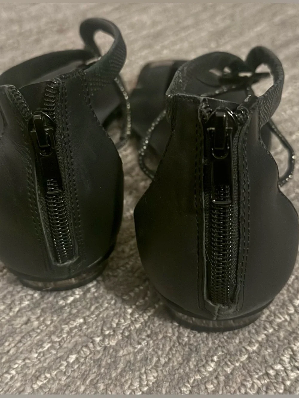 Arturo Chiang Black T-Strap Sandals with Metallic Accents sz 8.5 - Picture 4 of 7